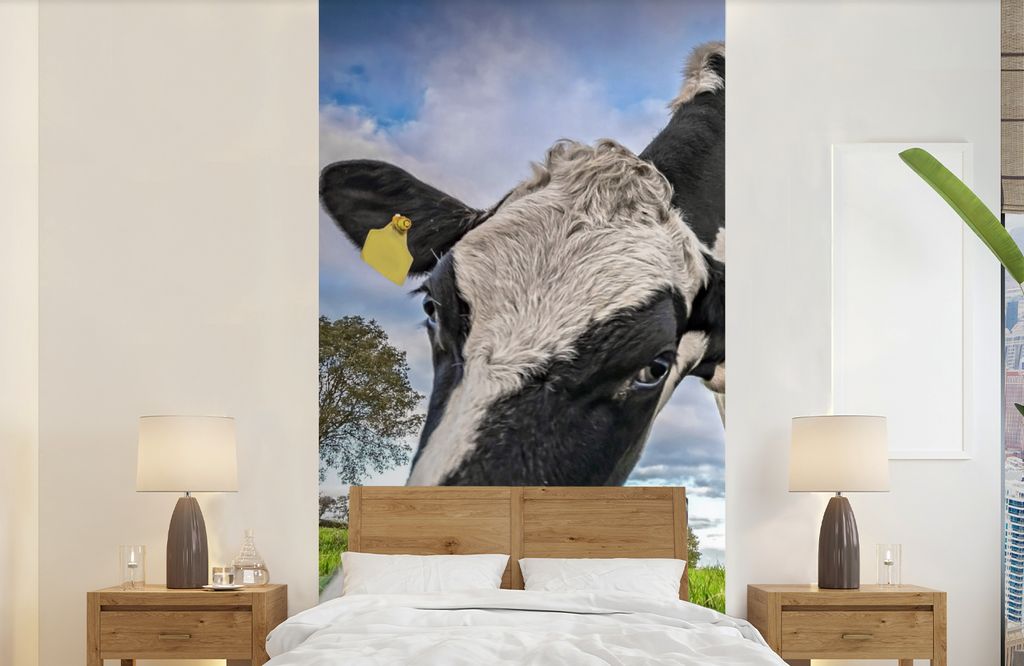 MuchoWow Fototapete für Wohnzimmer oder Schlafzimmer Wandtapete Vinyl Motivtapete Kuh - Gras - Bauernhof - Natur - 120x240 cm - Hintergrundbild