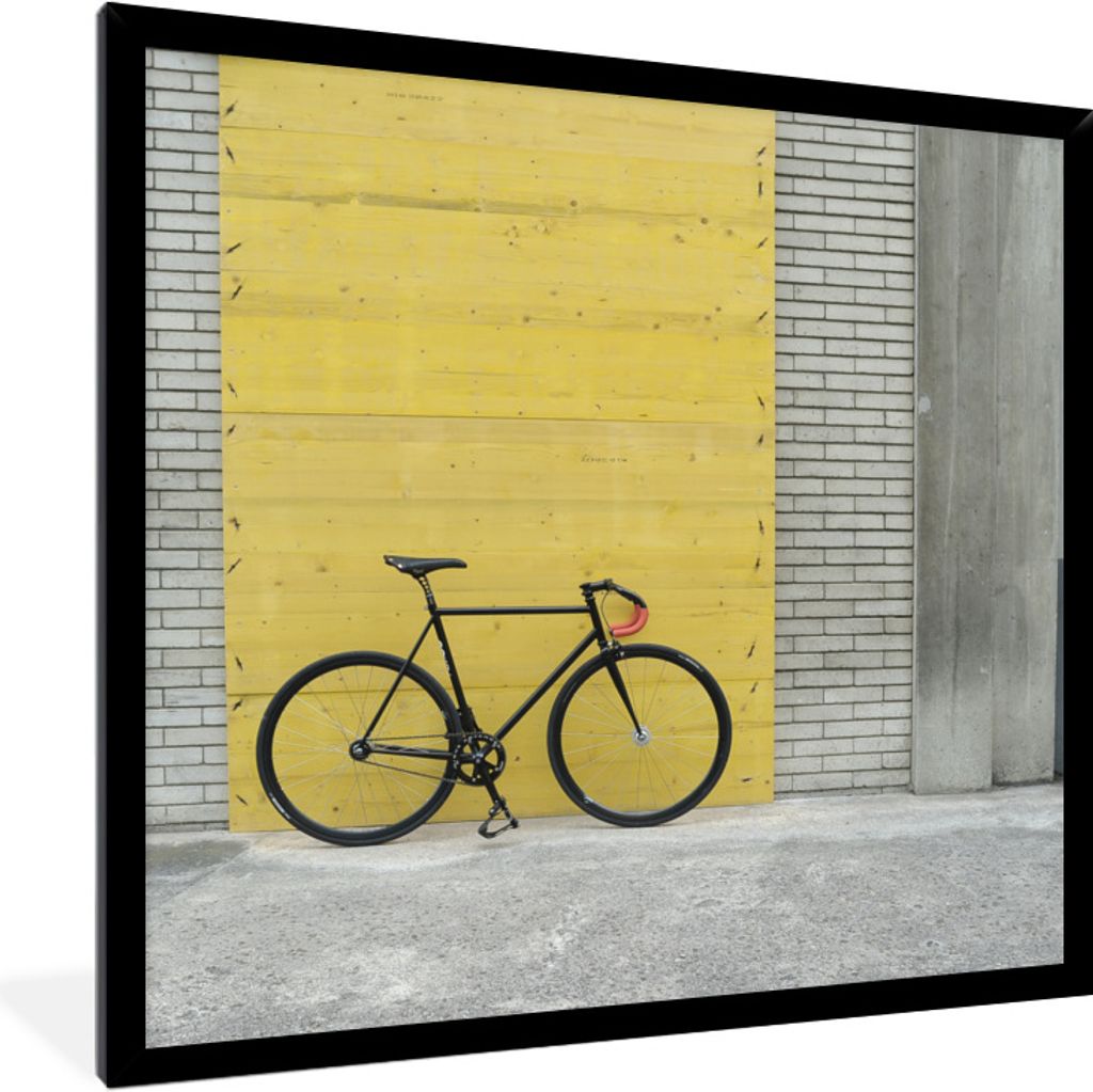 MuchoWow Gerahmtes Poster Ein Rennrad vor einem industriellen Hintergrund 40x40 cm - Poster mit Schwarzem Bilderrahmen Wandposter Rahmen Foto Bil...