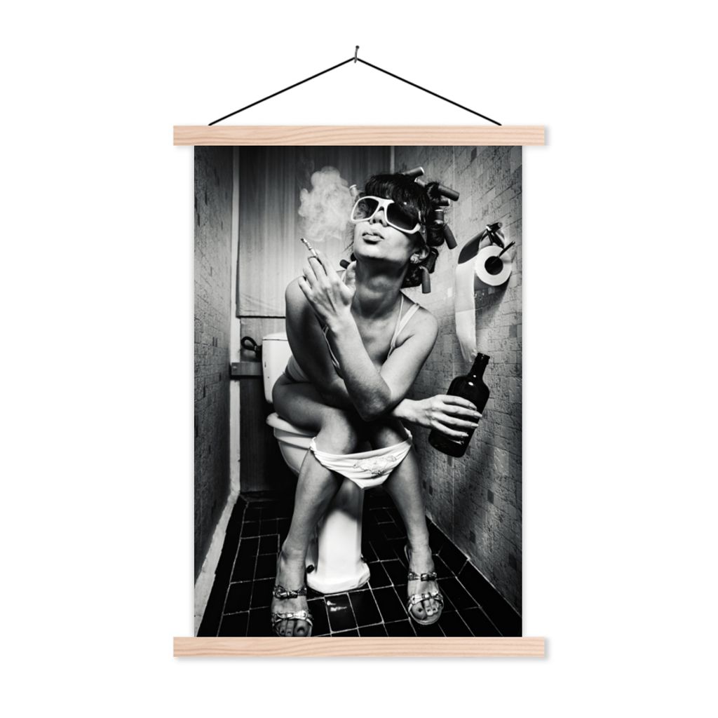 MuchoWow Textilposter Frau - Vintage - Lockenwickler - Toilette - Zigarette 120x180 cm mit holzfarbenen Rahmen - Textil-Plakat