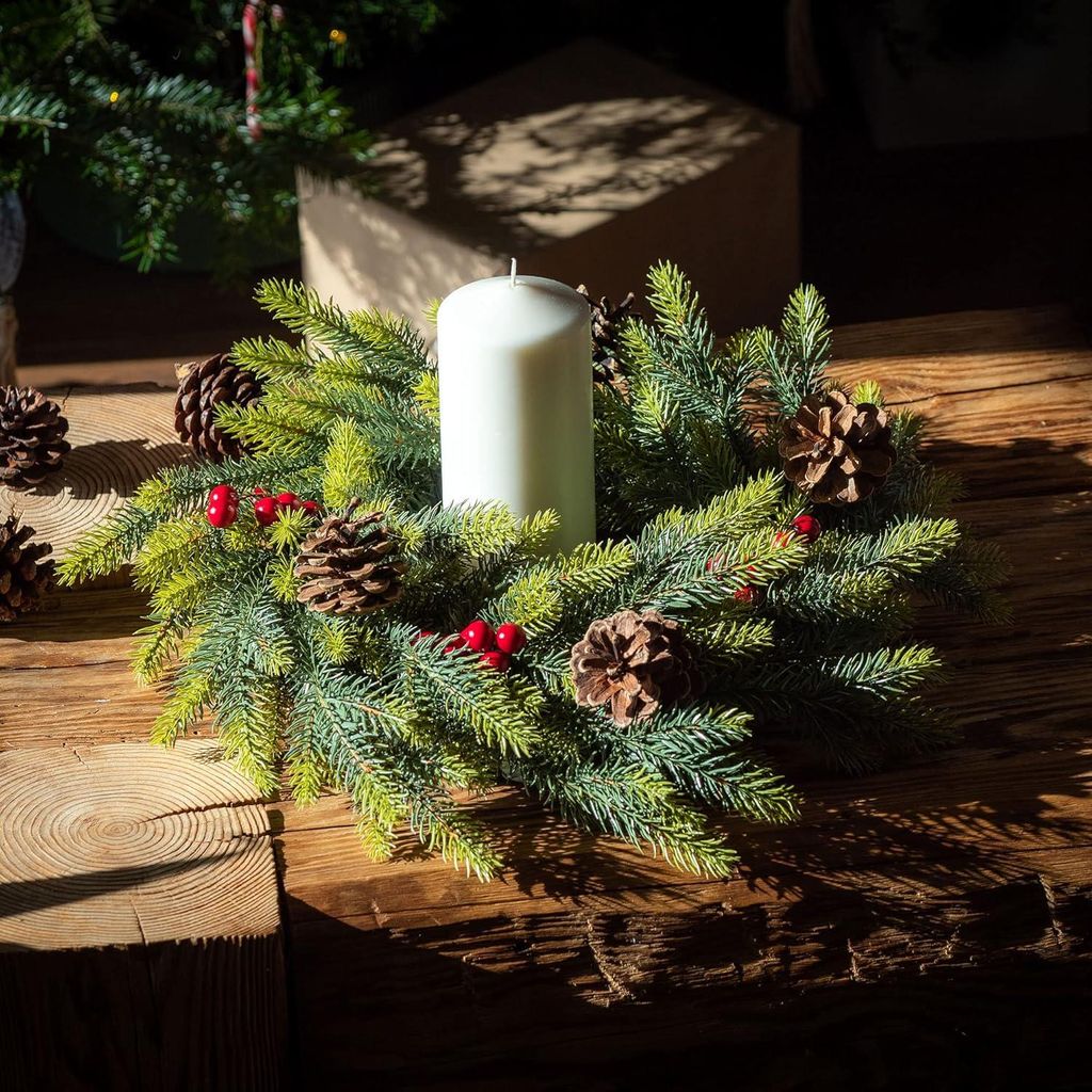 Künstlicher Weihnachtskranz aus Kunsttannen, dekorativer Türkranz für Weihnachten, Adventskranz und Tischdekoration - 45 cm