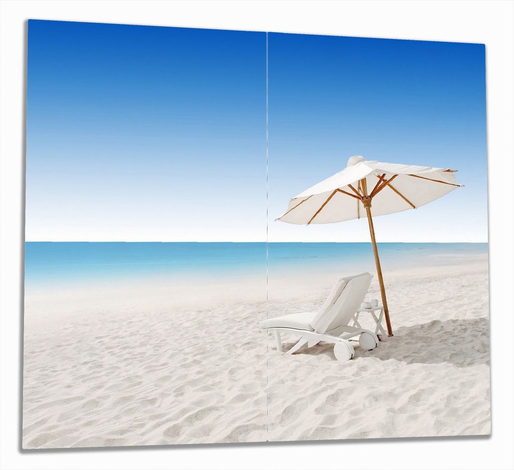Wallario Herdabdeckplatte aus Glas, Größe 60 x 52 cm 2-teilig, Motiv Sonnenliege am weißen Strand unter blauem Himmel