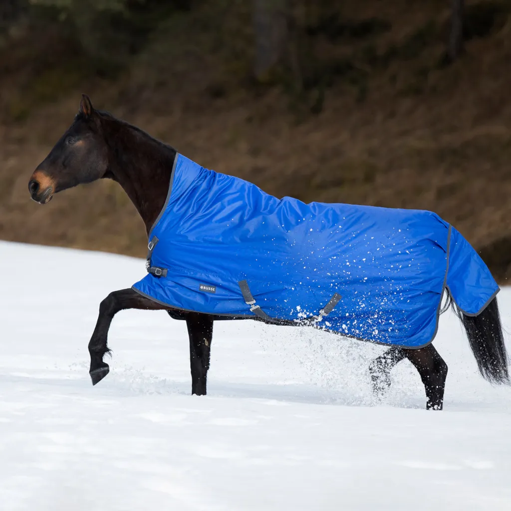 Couverture Busse Rain-Dear 100g : Gardez votre cheval au sec en 135 cm
