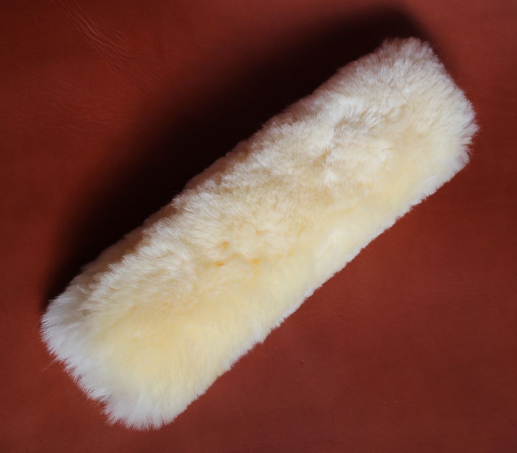 Echt Lammfell Nasenschoner - Genickschoner mit 30 cm Länge in schöner Qualität | gelb/natur