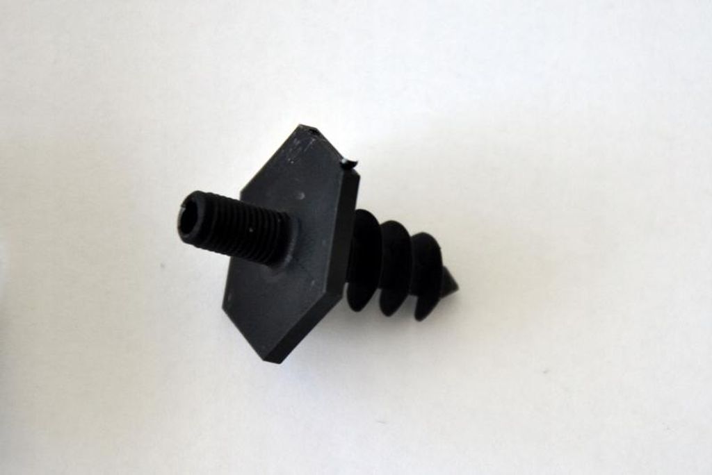 VOLVO Bodenmatte Schraube 32216686 OE