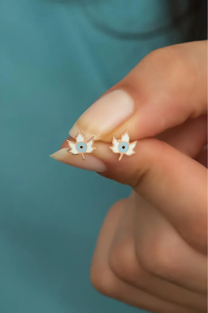 Puces d'oreilles feuille d'érable en argent et émail - Bijoux Femme