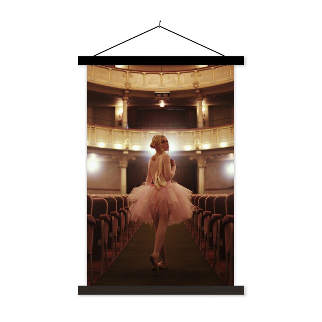 MuchoWow Textilposter Ballerina mit rosa Tutu in einem Theater 120x180 cm mit schwarzem Rahmen - Fotos