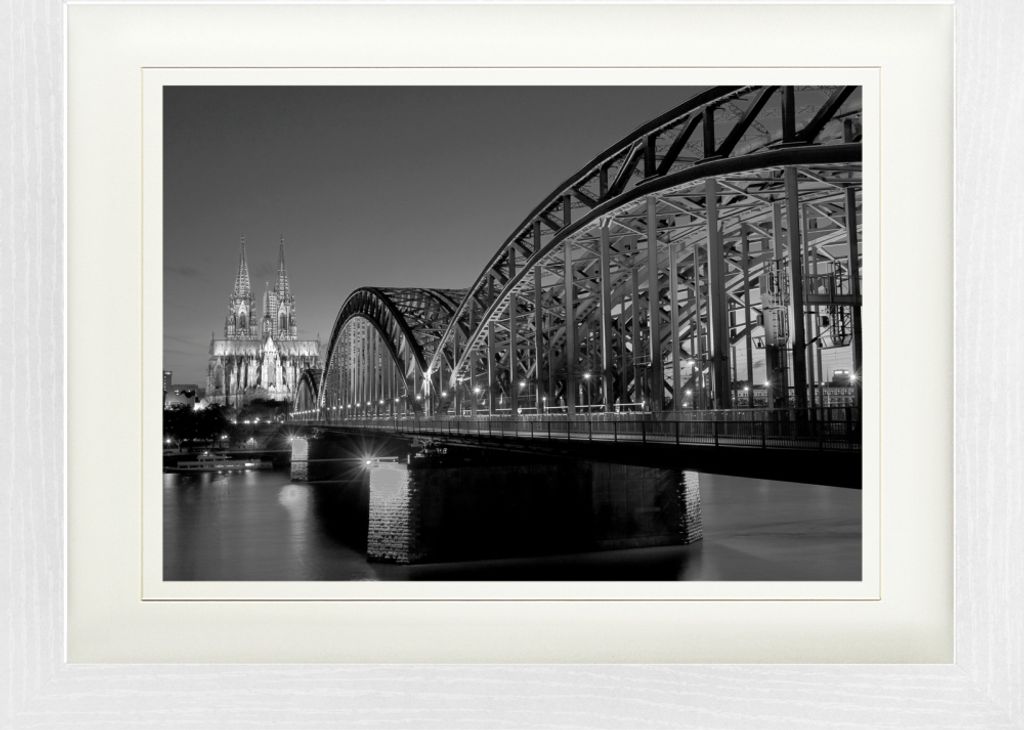 Köln Gerahmtes Bild Mit Edlem Passepartout | Wand-Bilder | Im Bilderrahmen - Hohenzollernbrücke Und Kölner Dom Bei Nacht S/W (30 x 40 cm)