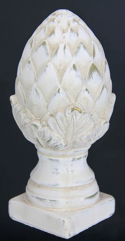 Pomme de pin décorative stable en céramique pour un intérieur raffiné