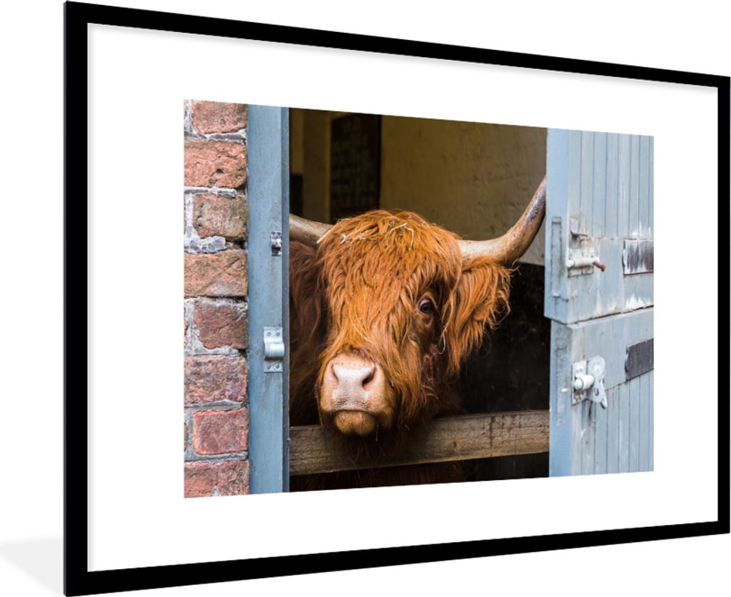 MuchoWow Gerahmtes Poster Schottischer Highlander - Bauernhaus - Scheune 90x60 cm - Poster mit Schwarzem Bilderrahmen Wandposter Rahmen Foto Bild...