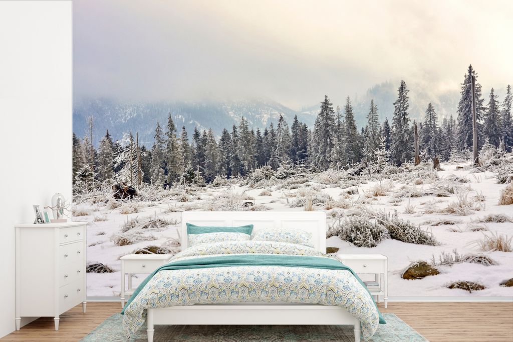 MuchoWow Fototapete für Wohnzimmer oder Schlafzimmer Wandtapete Vinyl Motivtapete Der Nebel lichtet sich in den Wäldern des Tatra-Nationalparks...