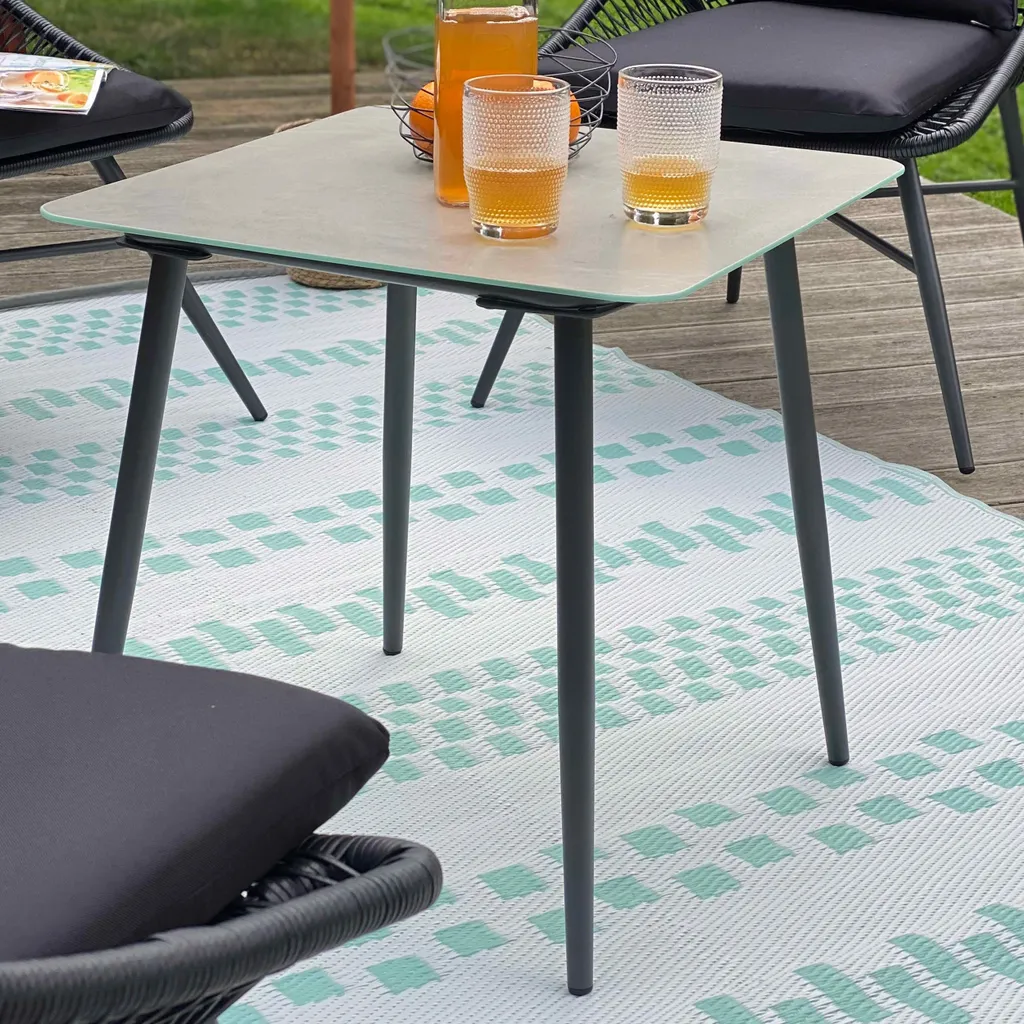 Table basse de jardin en acier traité gris - Résistante et compacte