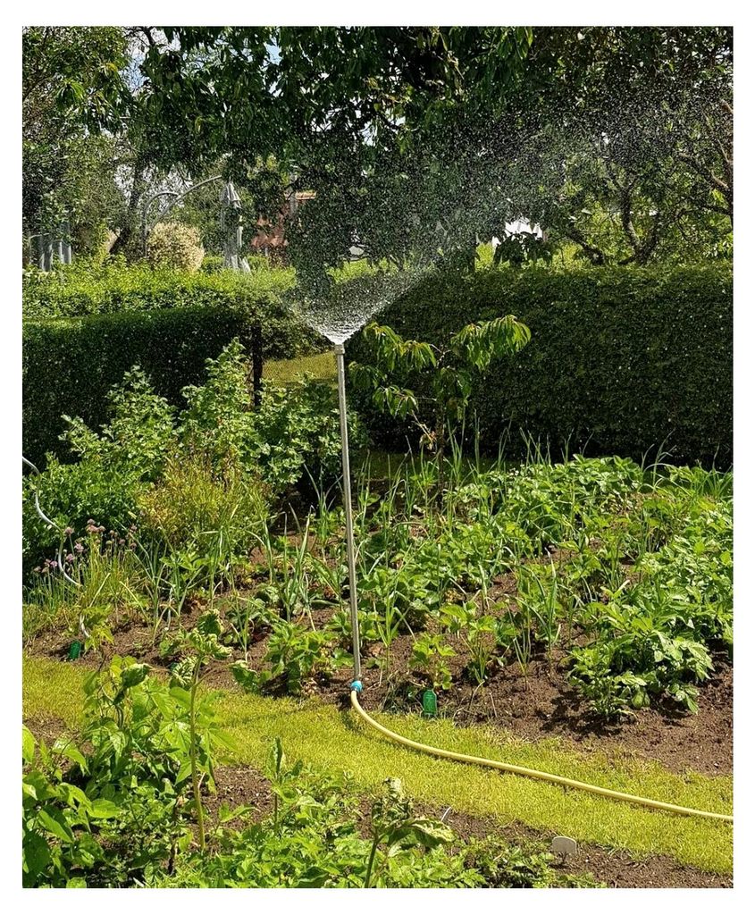 Edelstahl Rasensprenger ohne Plastik, GEKA-Anschluss, ca. 1400 mm Gesamthöhe