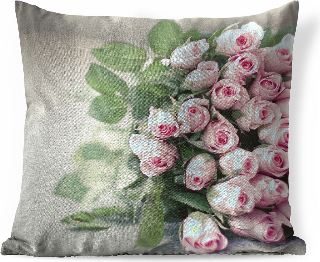 MuchoWow Zierkissen Sofakissen Wohnzimmer Dekokissen 50x50 cm Ein großes Buch mit rosa Rosen liegt auf einem Tisch. - Komfort - Sofakissen