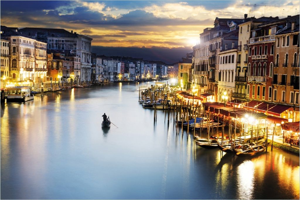 Wallario Poster - Canal Grande in Venedig am Abend mit untergehender Sonne, Kunstdruck Größe: 100 x 150 cm