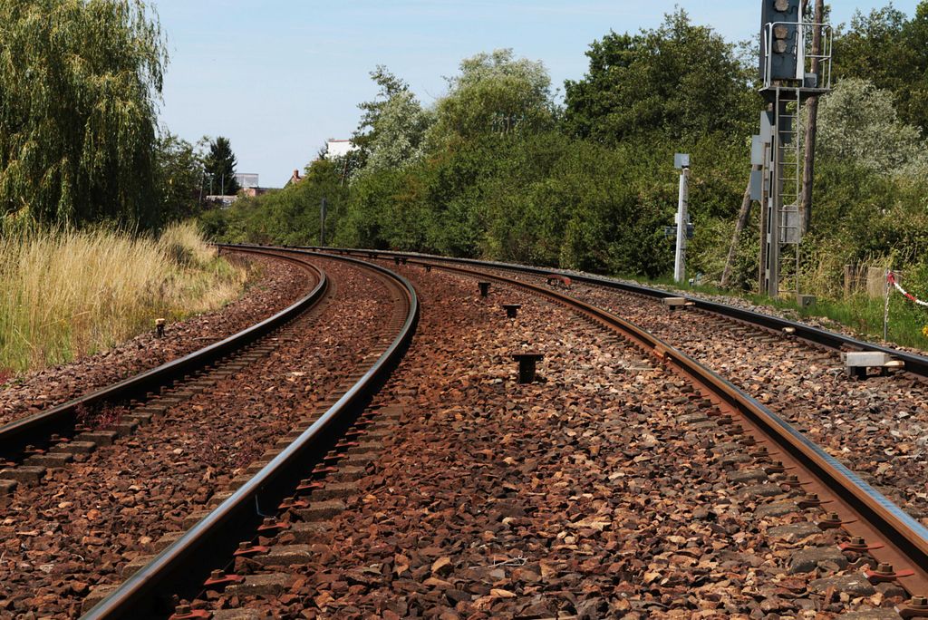 hansepuzzle 14151 - Eisenbahn Puzzle, 2000 Teile, Fortbewegung, 90,0 x 60,0cm mit hochwertiger Aufbewahrung, Kartonbox & Beutel