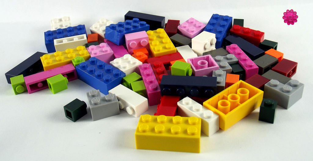LEGO Starterset: 64 Steine in verschiedenen Größen und Farben