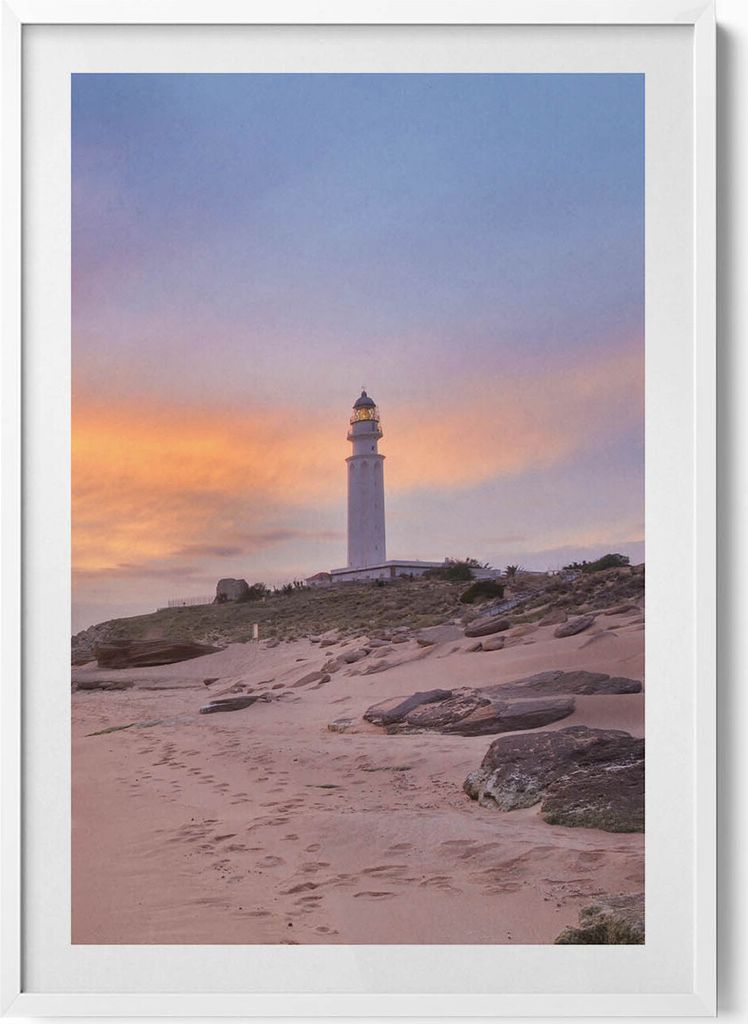 Meereslandschaft mit Strand und Leuchtturm– Wandbild mit Rahmen – Gerahmtes Bild – Wanddekoration – 70x100 cm – Weiß Rahmen