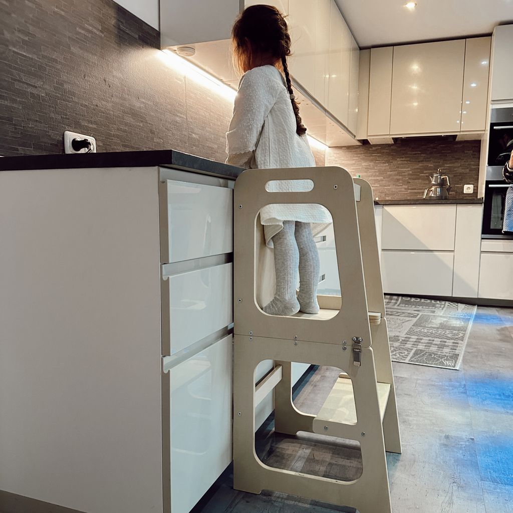 Montessori-Hilfsturm – Tisch und Stuhl All-In-One, Turm mit Produktbild 5