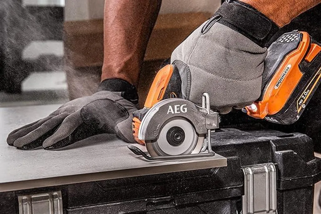 Mini Scie AEG 18V Subcompacte idéale pour découpes Précises en Rénovation - 8