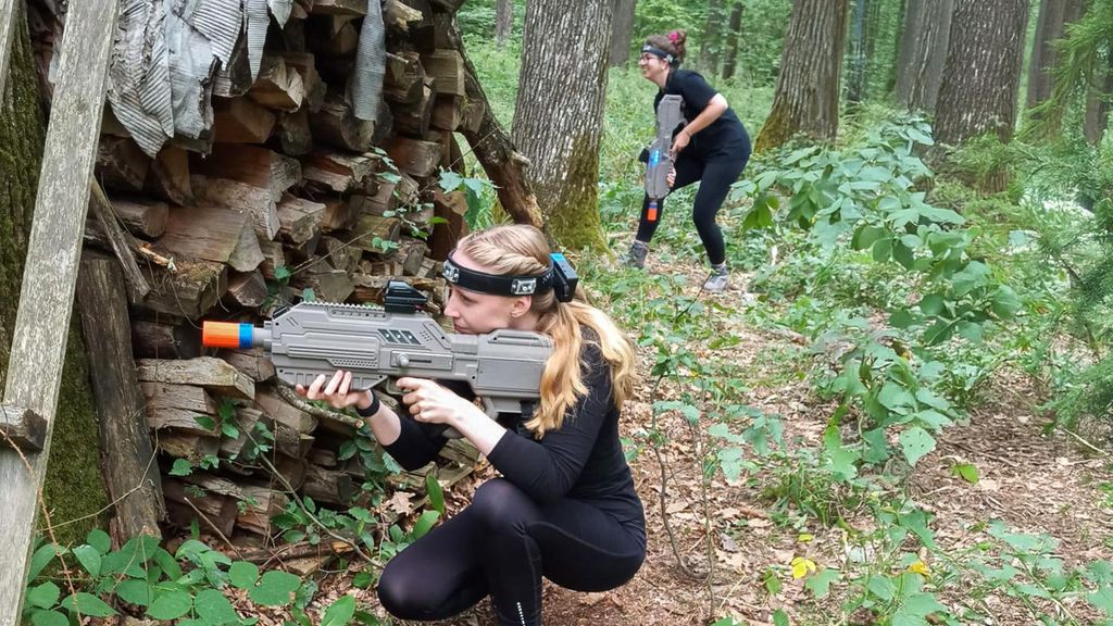 Jochen Schweizer Lasertag Outdoor Theilenhofen; Erlebnis verschenken oder selbst erleben; Gutschein gültig für 1 Person Gruppengröße: 5-40 Pers...