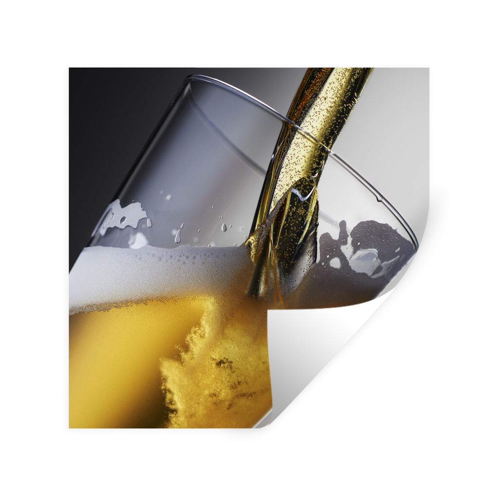 MuchoWow Wandtattoo Wandsticker Wandaufkleber Bier vom Fass auf dunklem Hintergrund 30x30 cm Selbstklebend und Repositionierbar - Repositionierba...