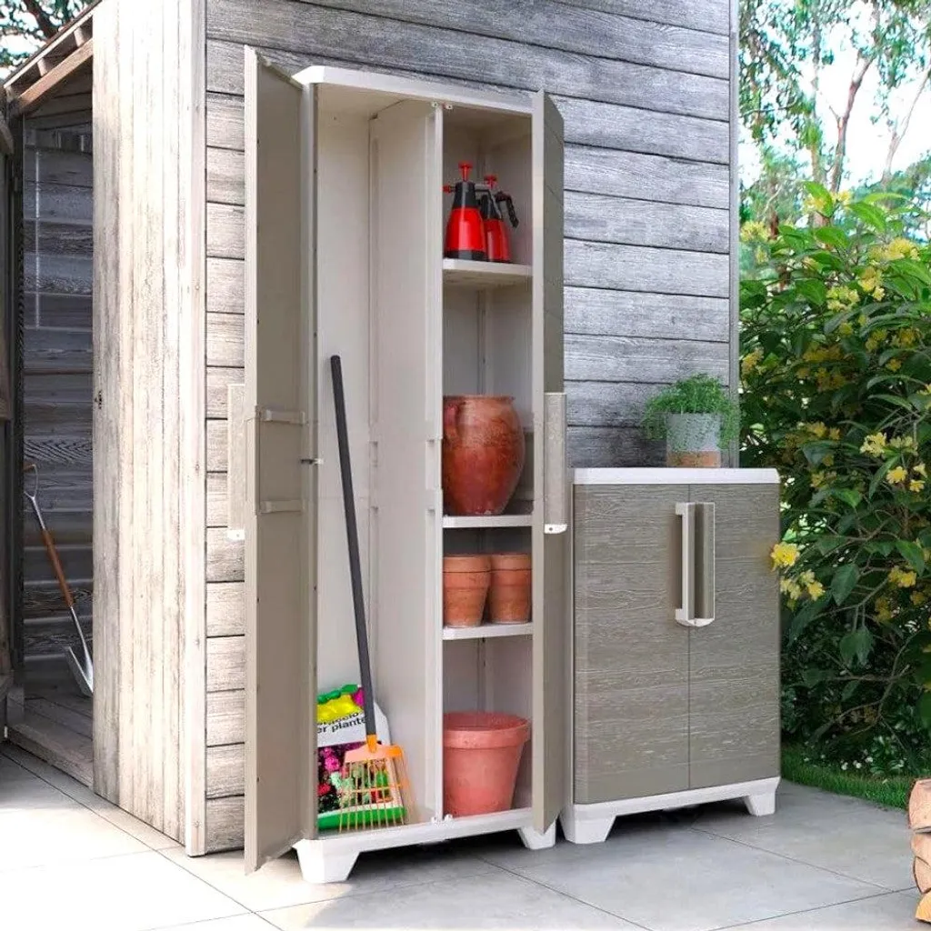 Rangement balais extérieur Keter Linear Wood idéal pour terrasse
