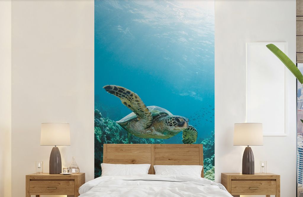 MuchoWow Fototapete für Wohnzimmer oder Schlafzimmer Wandtapete Vinyl Motivtapete Meeresschildkröte vor Hawaii - 120x240 cm - Hintergrundbild
