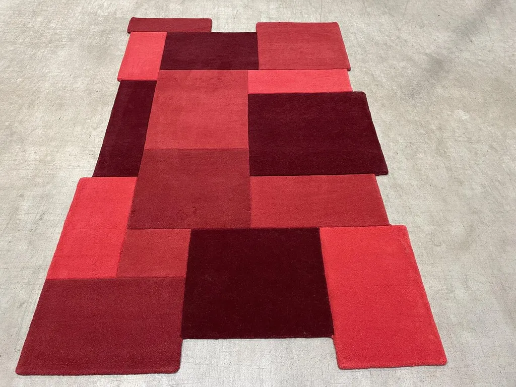 Tapis ROUGH Collage Red 150x240 cm avec motif graphique rouge intense