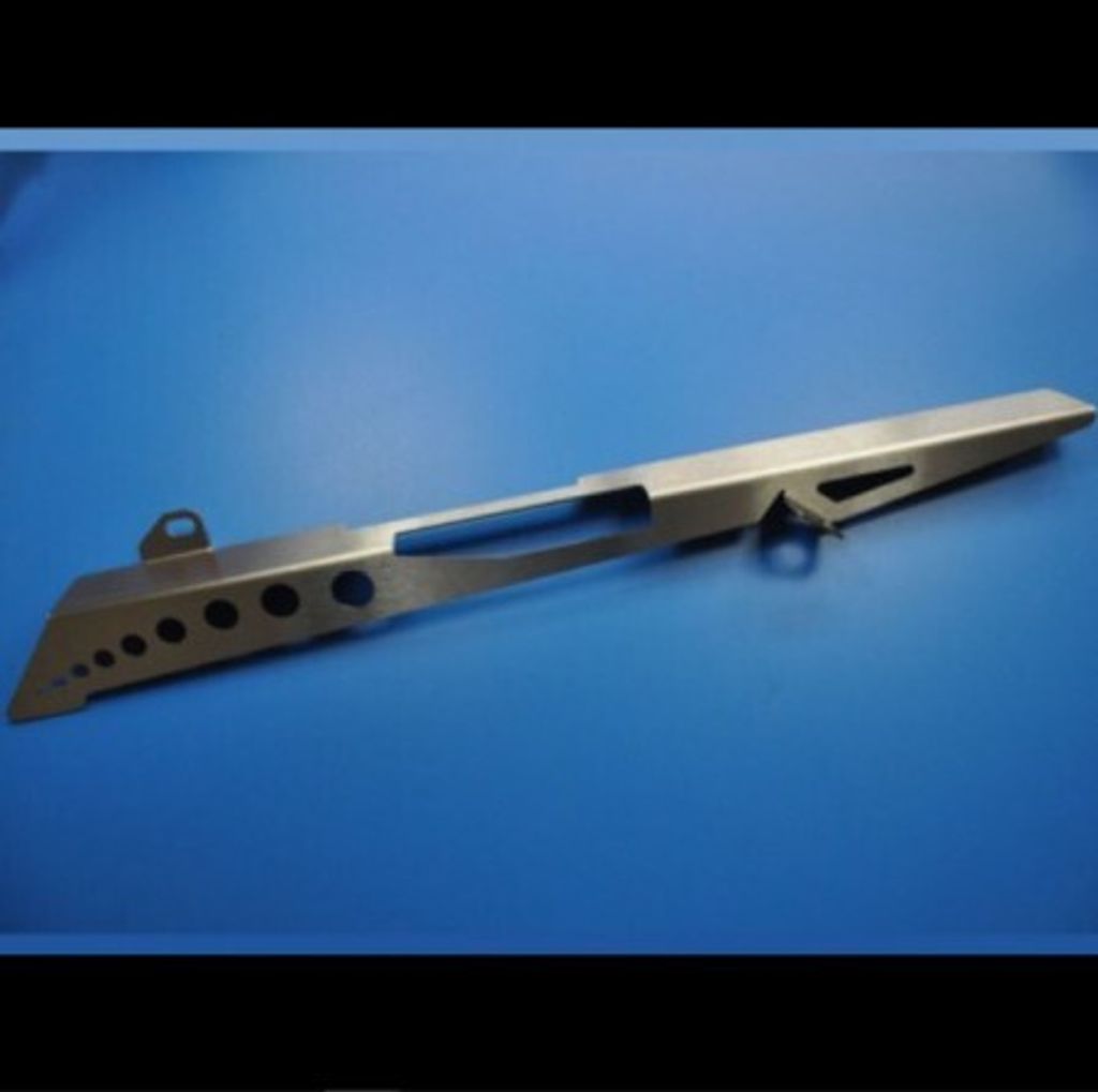 Kettenschützer passend für Yamaha YZF R1, Bj. 02-03*