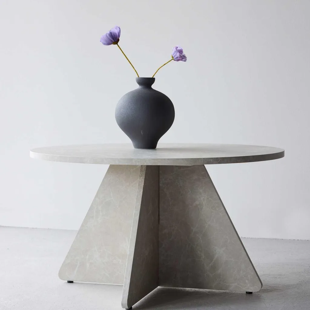 Table basse beige Bootcut en chêne clair avec piètement design unique - 11