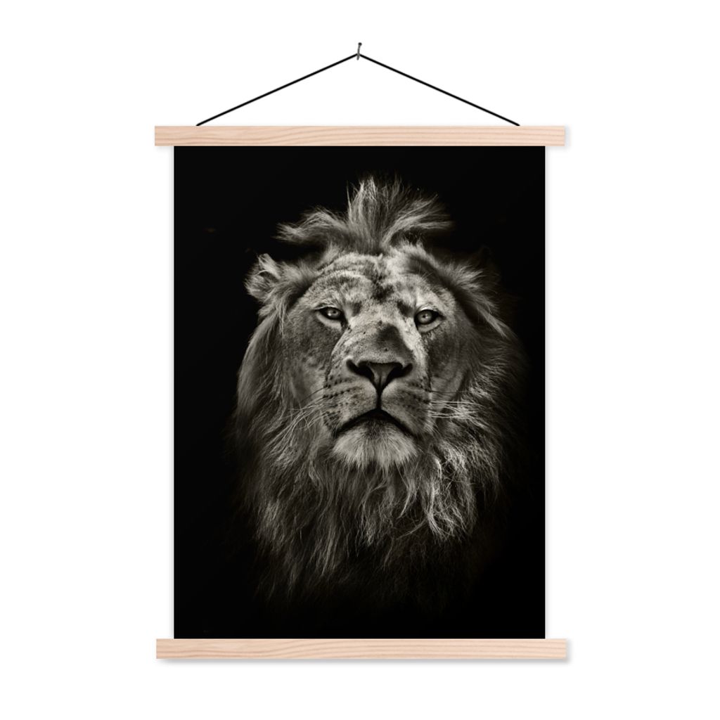 MuchoWow Textilposter Löwe - Tiere - Porträt - Wildtiere - Schwarz und weiß 40x53 cm mit holzfarbenen Rahmen - Schlafzimmer