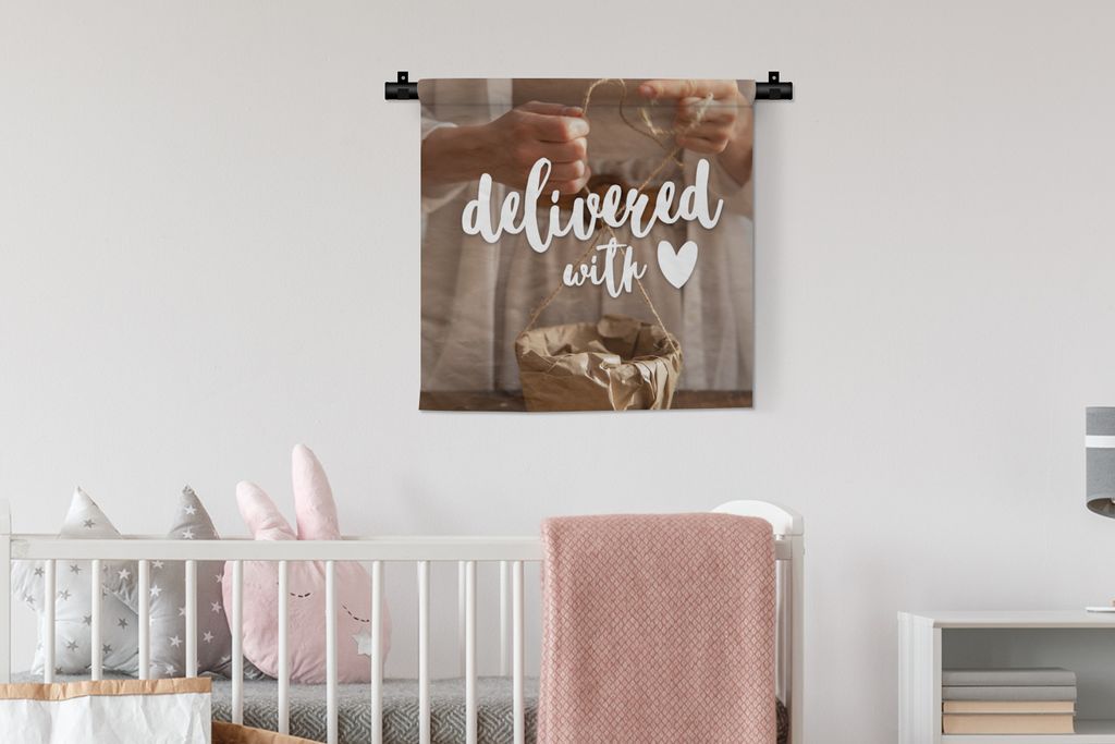 MuchoWow Wandteppich Wandbehang Sprichwörter - Zitate - 'Mit Liebe befreit 60x60 cm Tapisserie Dekoration Wandtuch - Dekorationen - Wand Decke