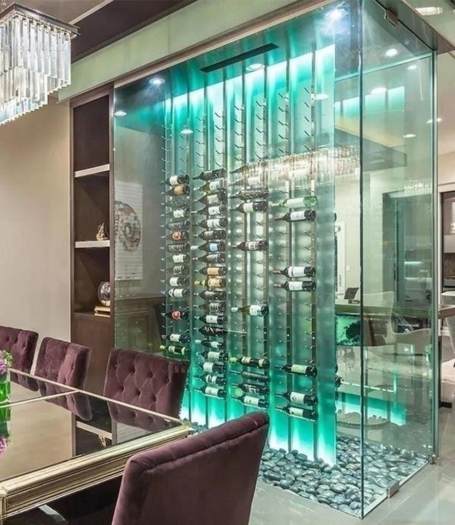 Moderner Weinschrank aus Edelstahl und Glas in Silber oder Schwarz