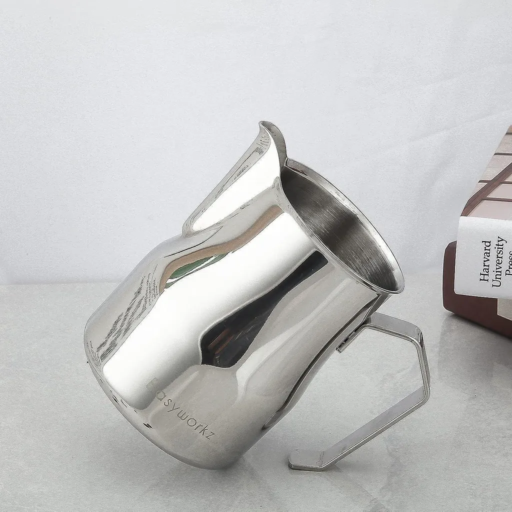 Caraffa per il latte in acciaio inossidabile su Espresso Perfetto