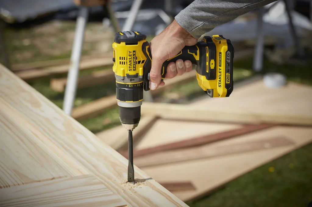 Perceuse visseuse 18V Brushless V20 Stanley Fatmax à percussion 2.0Ah - 16