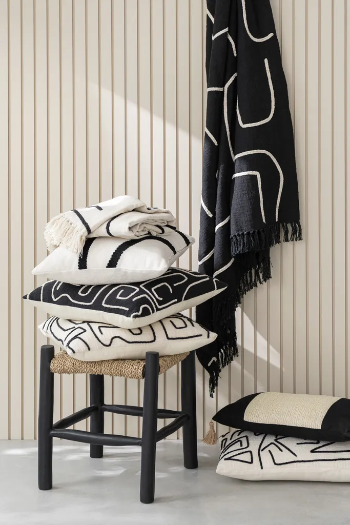 J-Line Coussin Tissé Rectangulaire Noir en Polyester de Qualité Supérieure