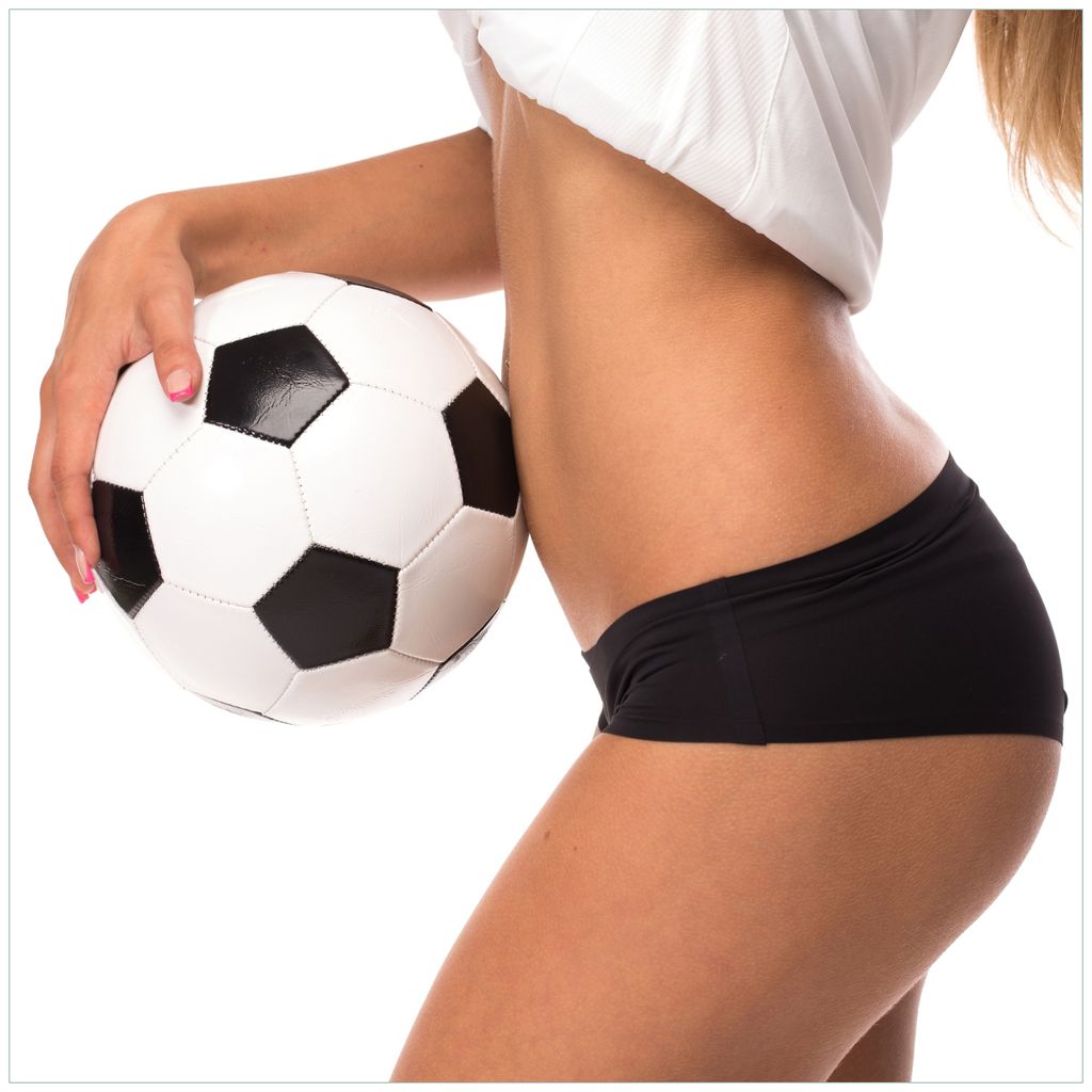 Wallario Möbeldesign - Glasplatte, Schutzplatte mit Motiv - geeignet für Ikea Lack Tisch, Größe: 55 x 55 cm, Motiv: Fußball - sexy Frau mit e...
