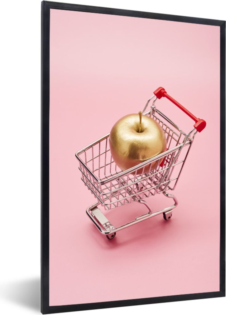MuchoWow MuchoWow Gerahmtes Poster Stillleben eines Miniatur-Einkaufswagens mit einem goldenen Apfel darin 60x90 cm - Poster mit zchwarzem Bild...