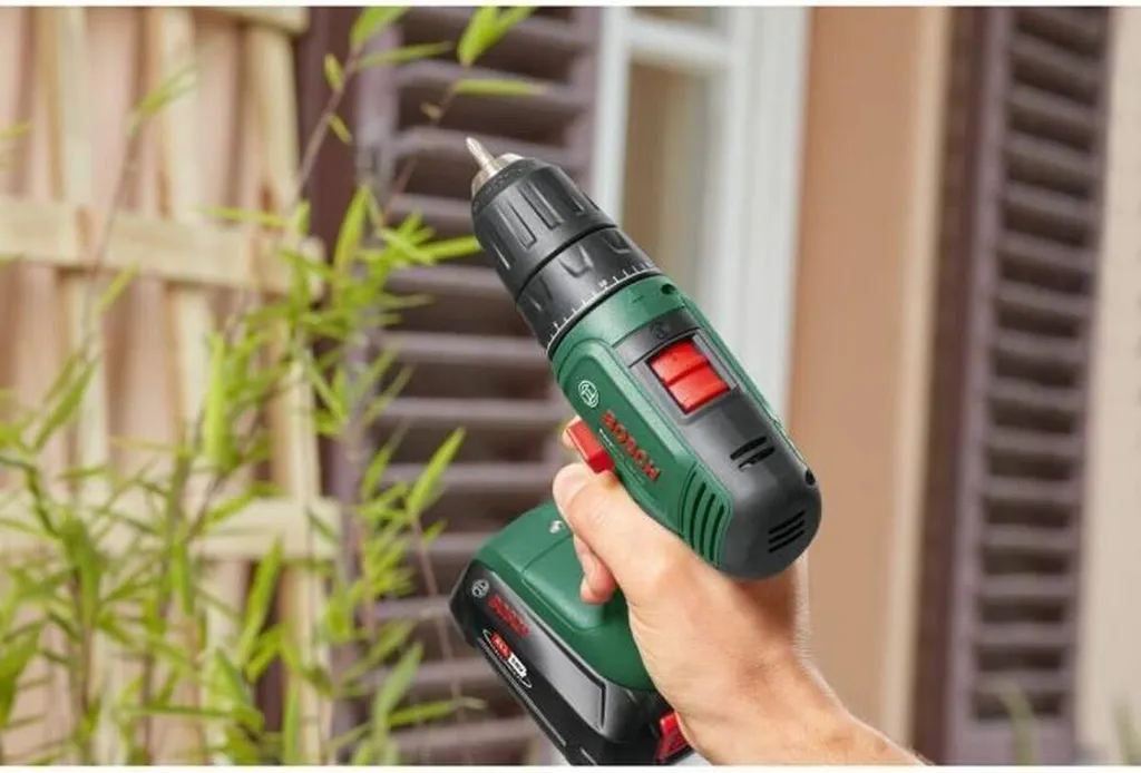 Bosch EasyDrill 18V-40 Perceuse Compacte pour Endroits Difficiles