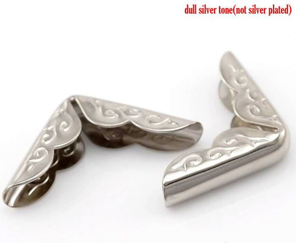 4 Stück 30 x 21 x 5 mm Eckenschoner, Buchecken, silberfaben mit Ornamenten