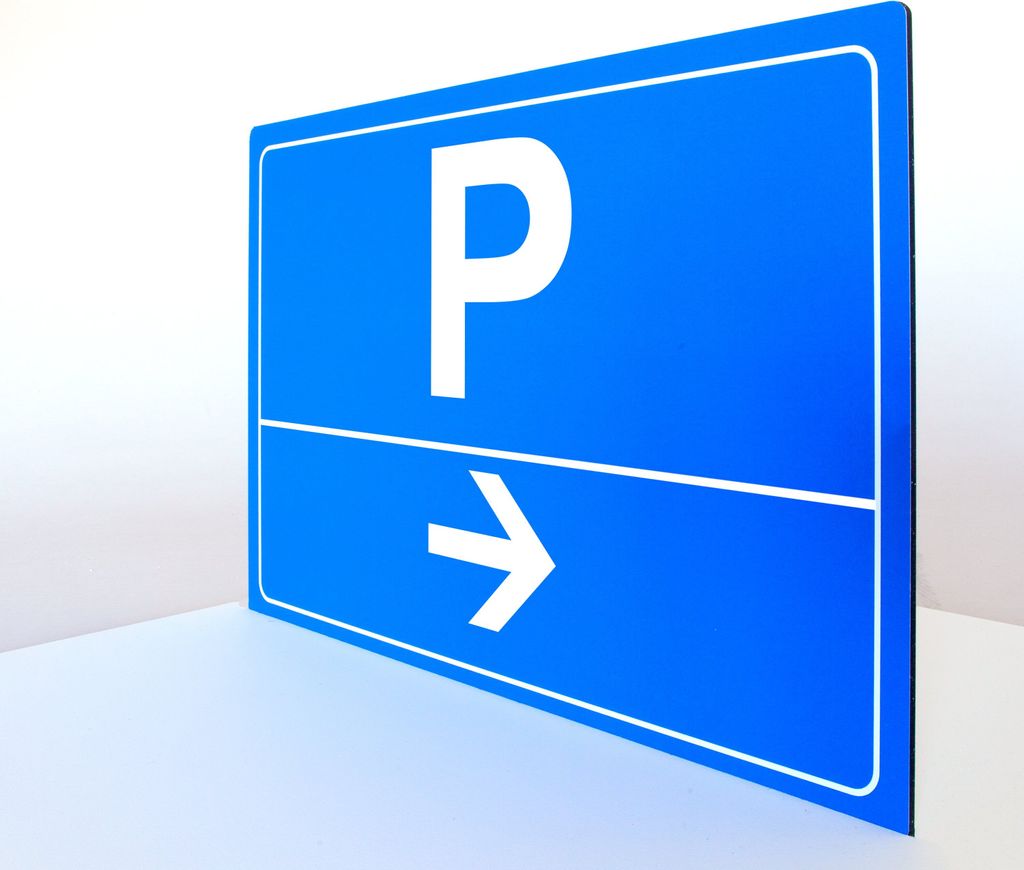 Parkplatz Schild blau – Pfeil rechts – Querformat – 4 mm Alu Verbundplatte (60 x 40 cm Bohrloch 4 x)