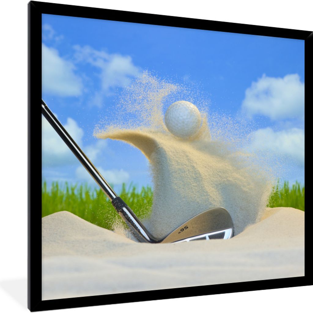 MuchoWow Gerahmtes Poster Ein Golfer schlägt den Ball aus dem Bunker 40x40 cm - Poster mit Schwarzem Bilderrahmen Wandposter Rahmen Foto Bilder ...
