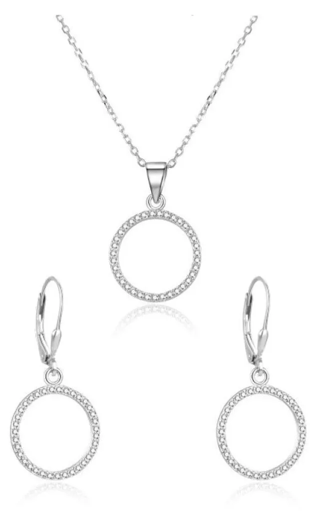 Parure de bijoux pour femme en argent : l'accessoire idéal pour offrir