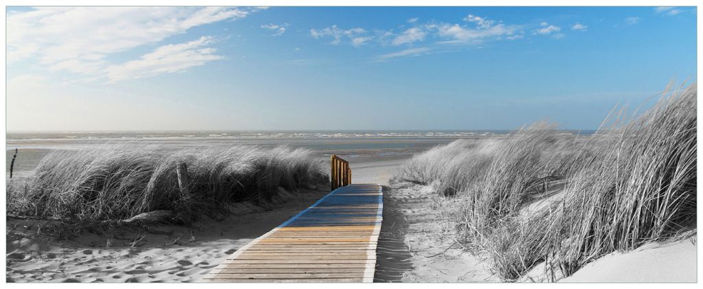 Wallario Wandbild aus Acryl, 125 x 50 cm, freischwebende Optik - Auf dem Holzweg zum Strand in schwarz-weiß Optik