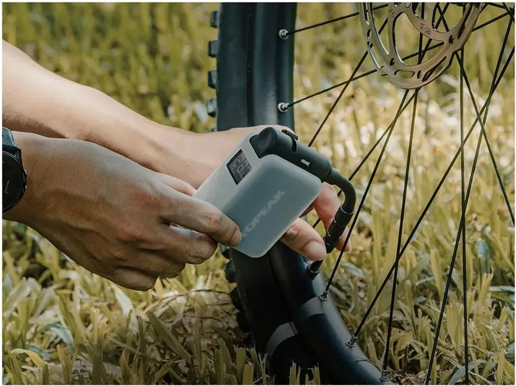 Compresseur de Poche Topeak E-Booster Digital pour Sorties VTT et Route - 7