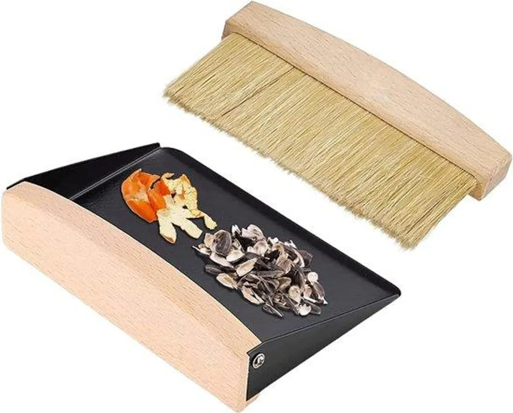 Éliminez la poussière des fauteuils grâce à la mini-brosse et lingette