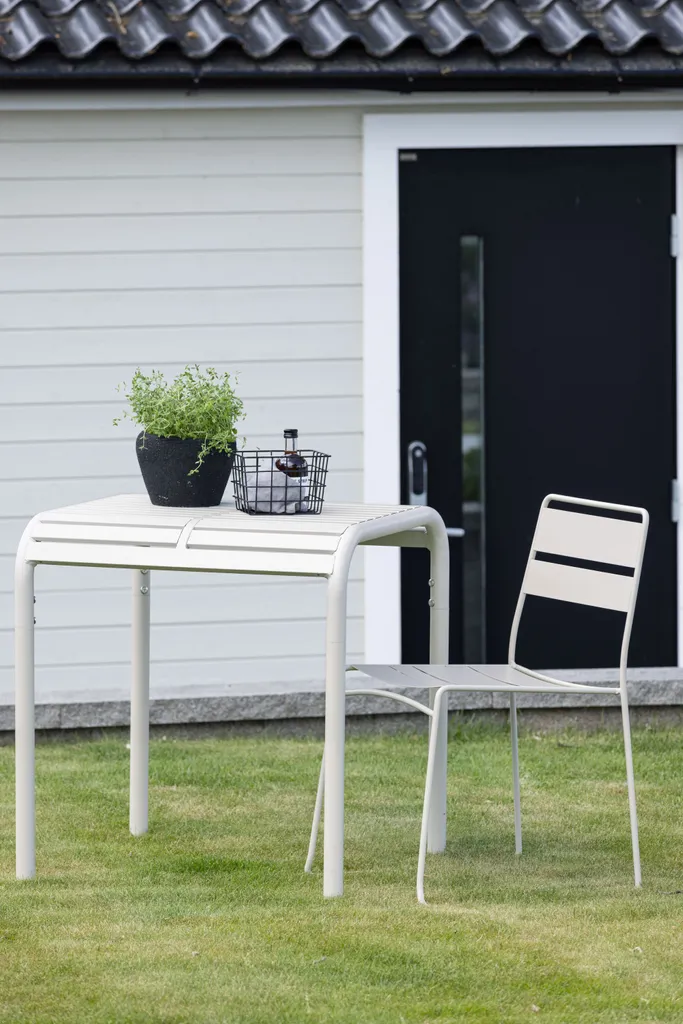 Table Borneo Beige compacte et robuste Venture Home pour petit séjour