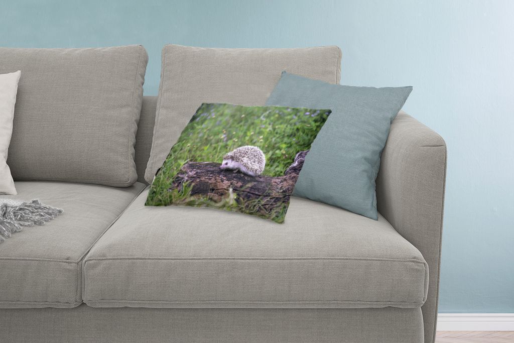MuchoWow Zierkissen Sofakissen Wohnzimmer Dekokissen 60x40 cm Igel auf Baumstumpf - Kopfkissen - Polster mit Foto