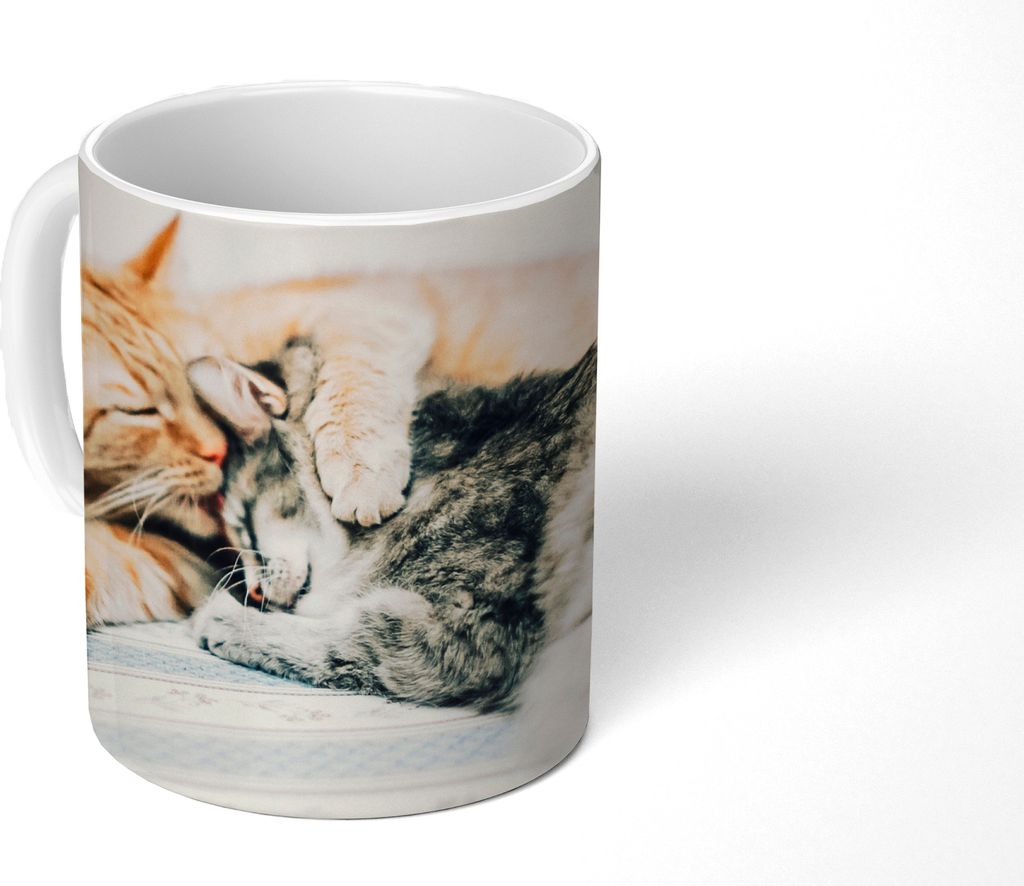 MuchoWow Tasse Kaffeetasse Kaffeebecher 350 ml Katzen - Sofa - Wohnzimmer Teetasse - Fototasse - Becher - Keramikbecher - Teebecher - Kaffeetasse...