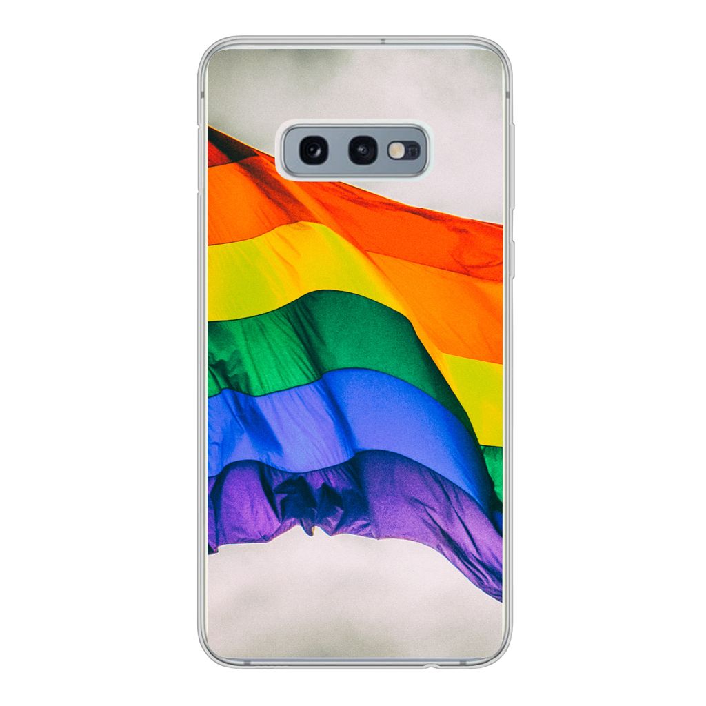 MuchoWow Handyhülle Schutzhülle Hülle für Samsung Galaxy S10e Foto einer Regenbogenflagge Silikon Softcase Handy Hülle - Handy